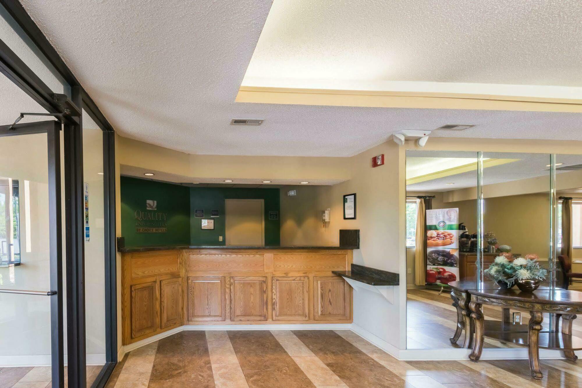 Quality Inn & Suites Rockingham Exteriér fotografie