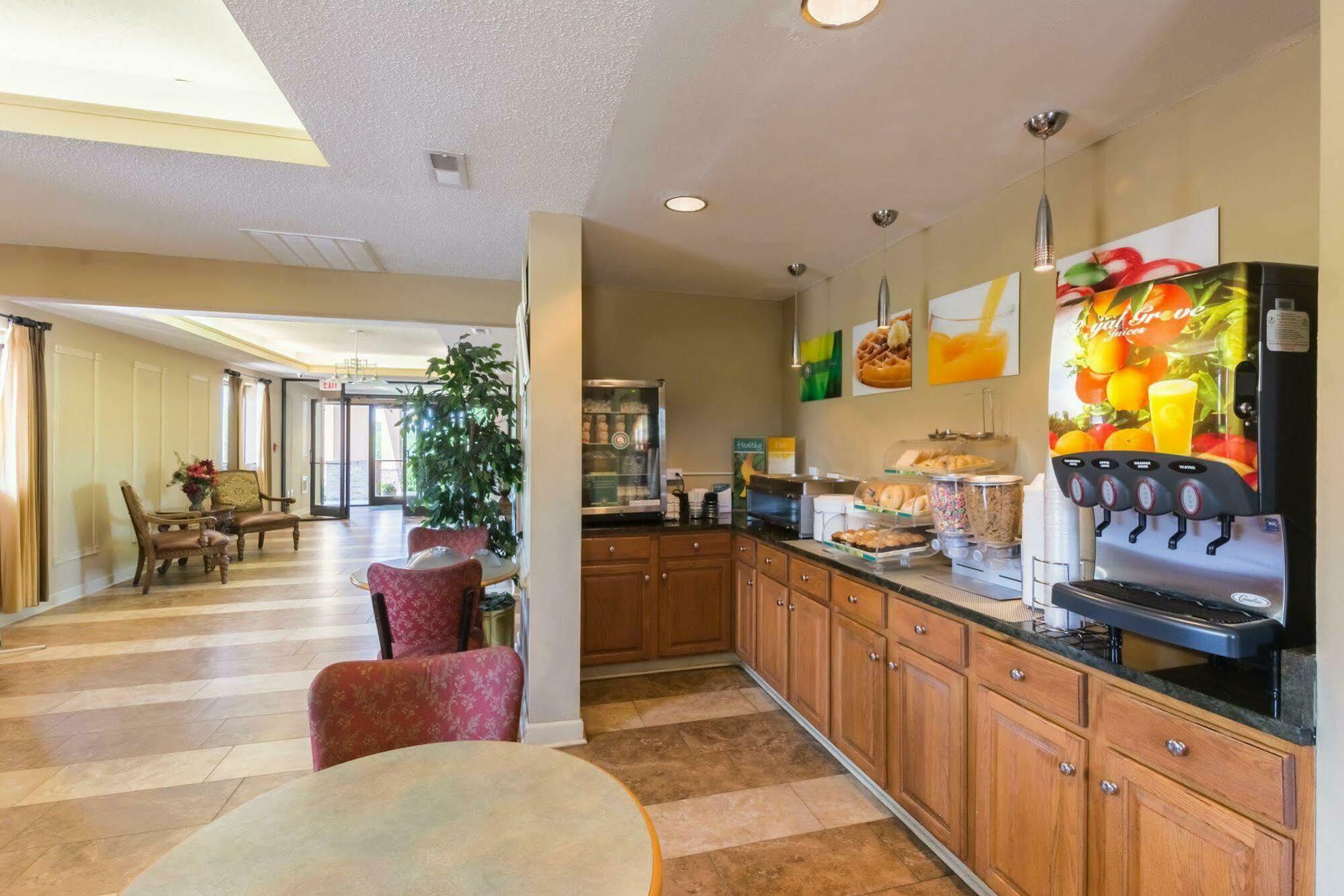 Quality Inn & Suites Rockingham Exteriér fotografie