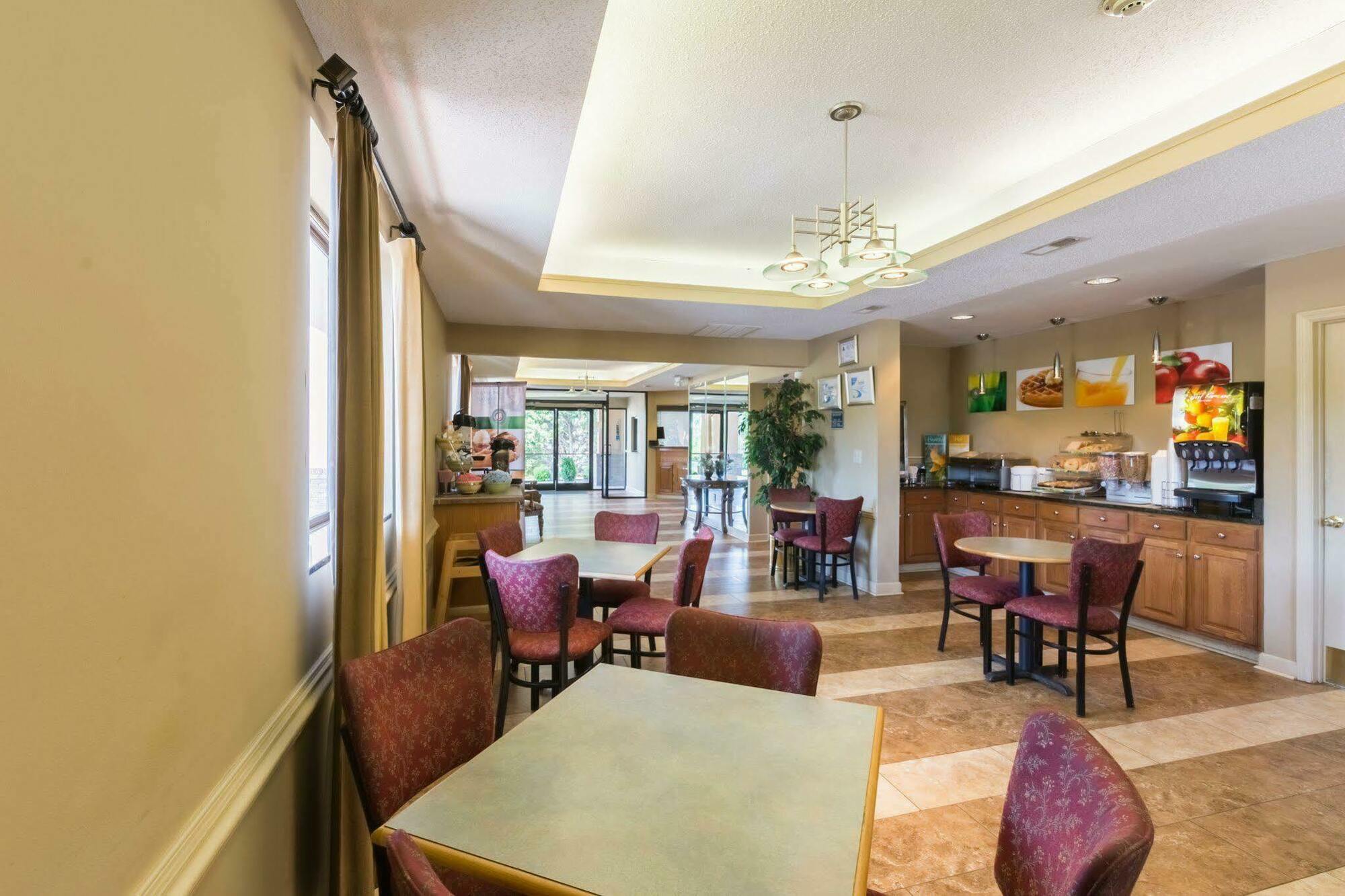 Quality Inn & Suites Rockingham Exteriér fotografie
